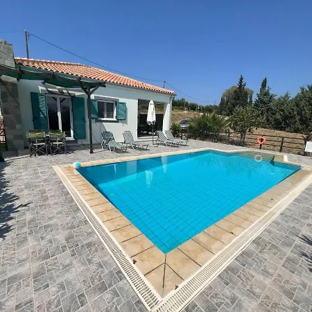 Karavaki & Varkoula Villa *